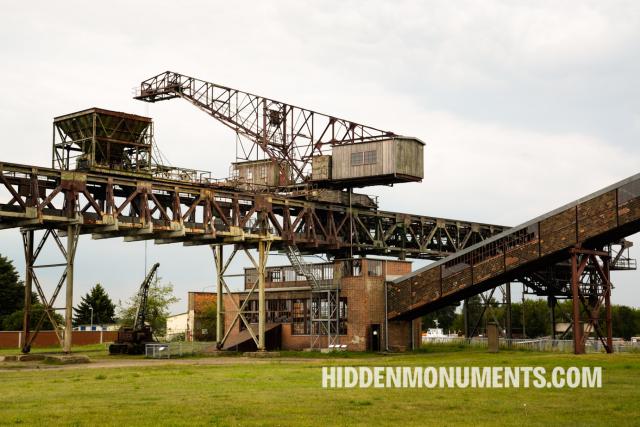 Crane to lift coal from ships